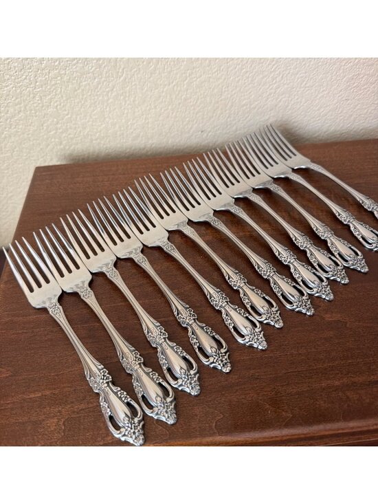Oneida Other - Set of 12 Oneida Distinction Deluxe HH Raphael Stainless Dinner Forks 7.25" Repl